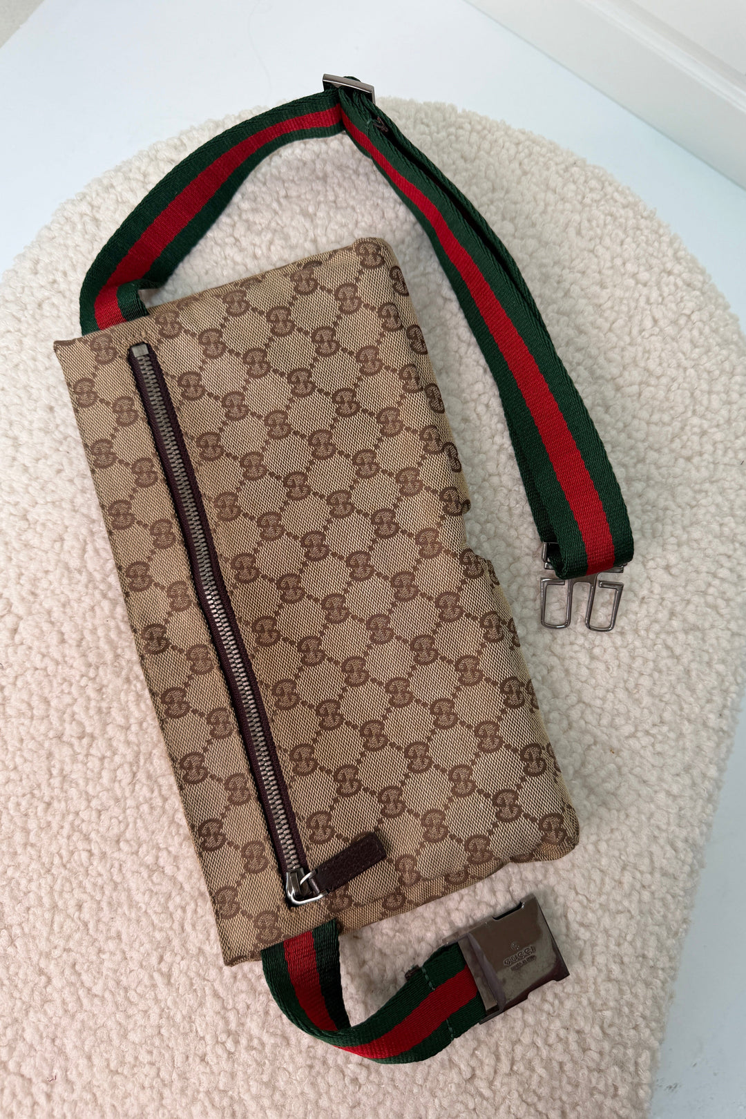 Preloved Vintageline x Molly&My - Vintage Gucci Bum Item 2 - Logo 