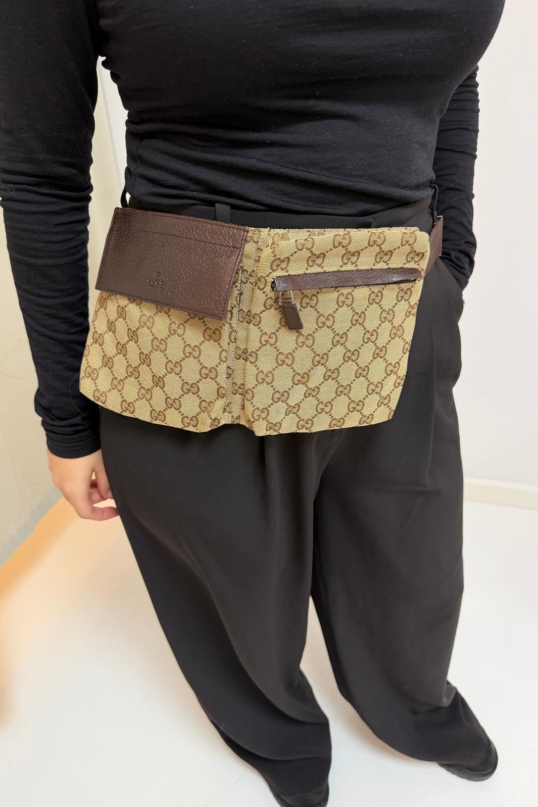 Preloved Vintageline x Molly&My - Vintage Gucci Bumbag 4 - Brown Tasker 