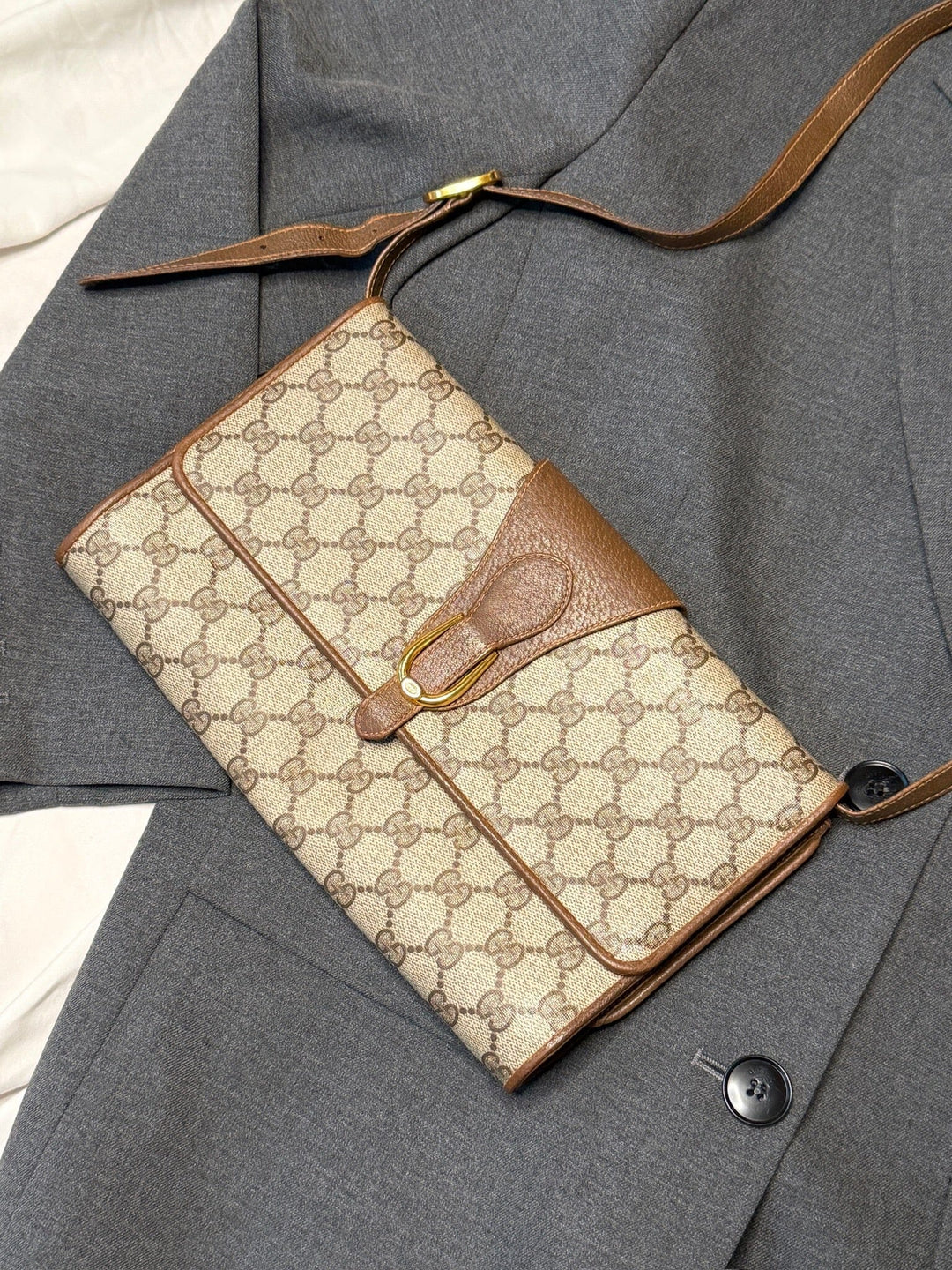 Preloved Vintageline x Molly&My - Vintage Gucci Clutch Med Rem - Logo 