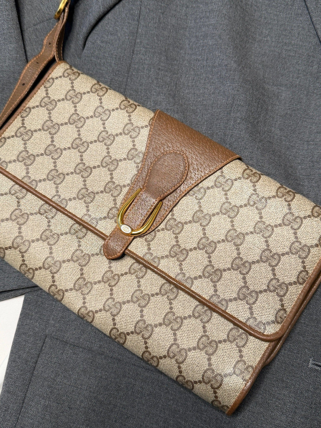 Preloved Vintageline x Molly&My - Vintage Gucci Clutch Med Rem - Logo 