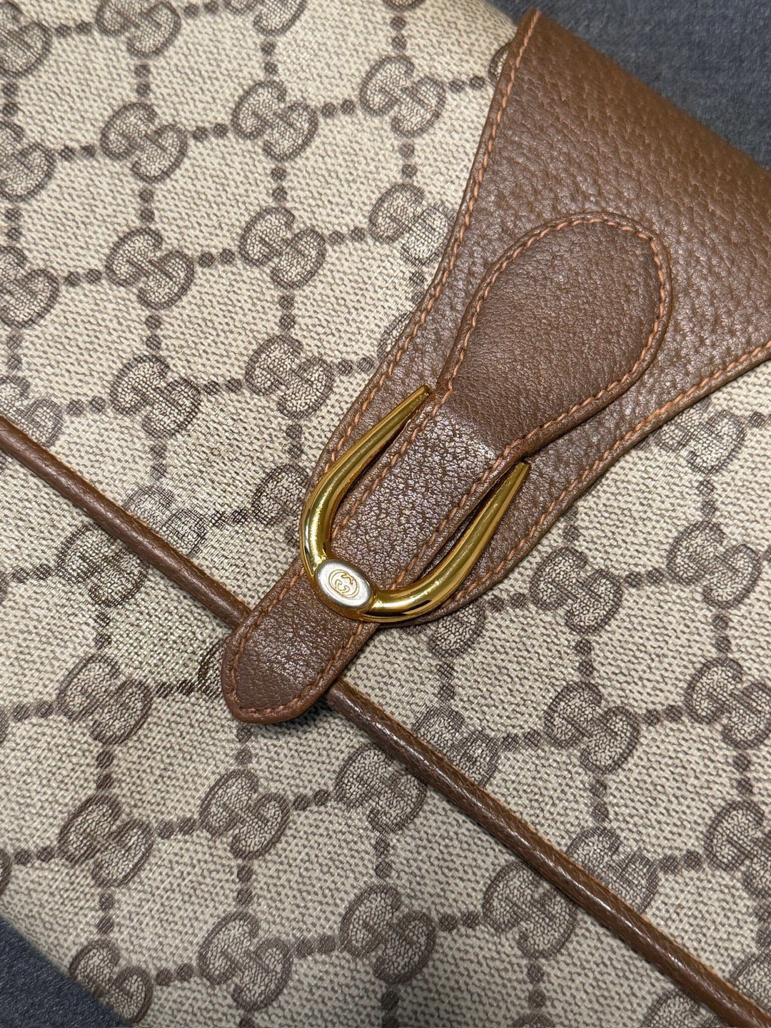 Preloved Vintageline x Molly&My - Vintage Gucci Clutch Med Rem - Logo 