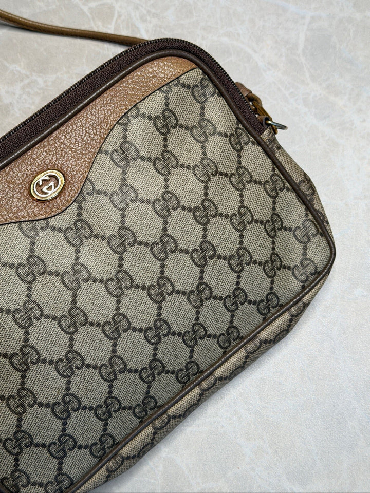 Preloved Vintageline x Molly&My - Vintage Gucci Crossbody Item 2 - Logo 