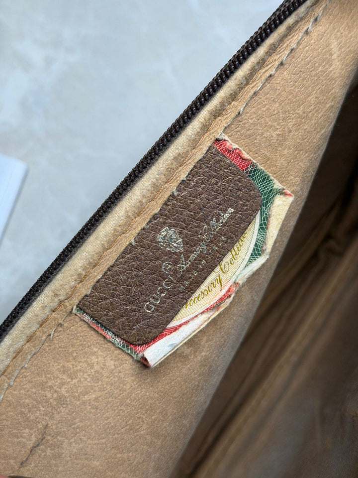 Preloved Vintageline x Molly&My - Vintage Gucci Crossbody Item 2 - Logo 