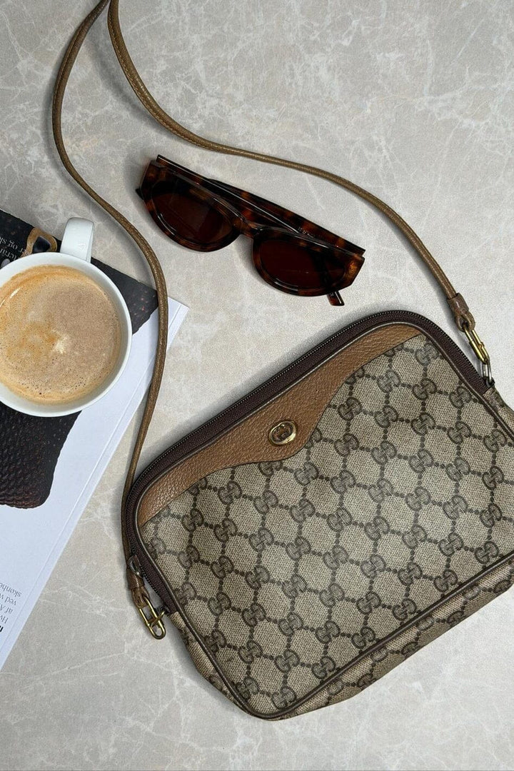 Preloved Vintageline x Molly&My - Vintage Gucci Crossbody Item 2 - Logo 