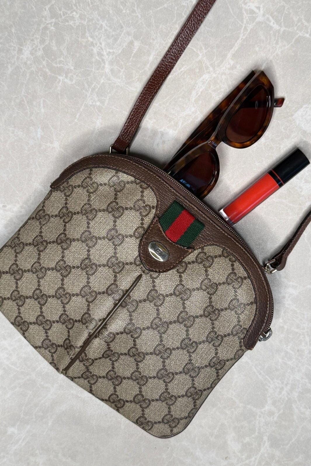 Preloved Vintageline x Molly&My - Vintage Gucci Crossbody Item 4 - Logo 