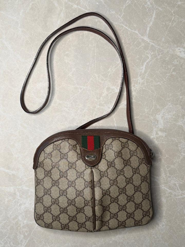 Preloved Vintageline x Molly&My - Vintage Gucci Crossbody Item 4 - Logo 