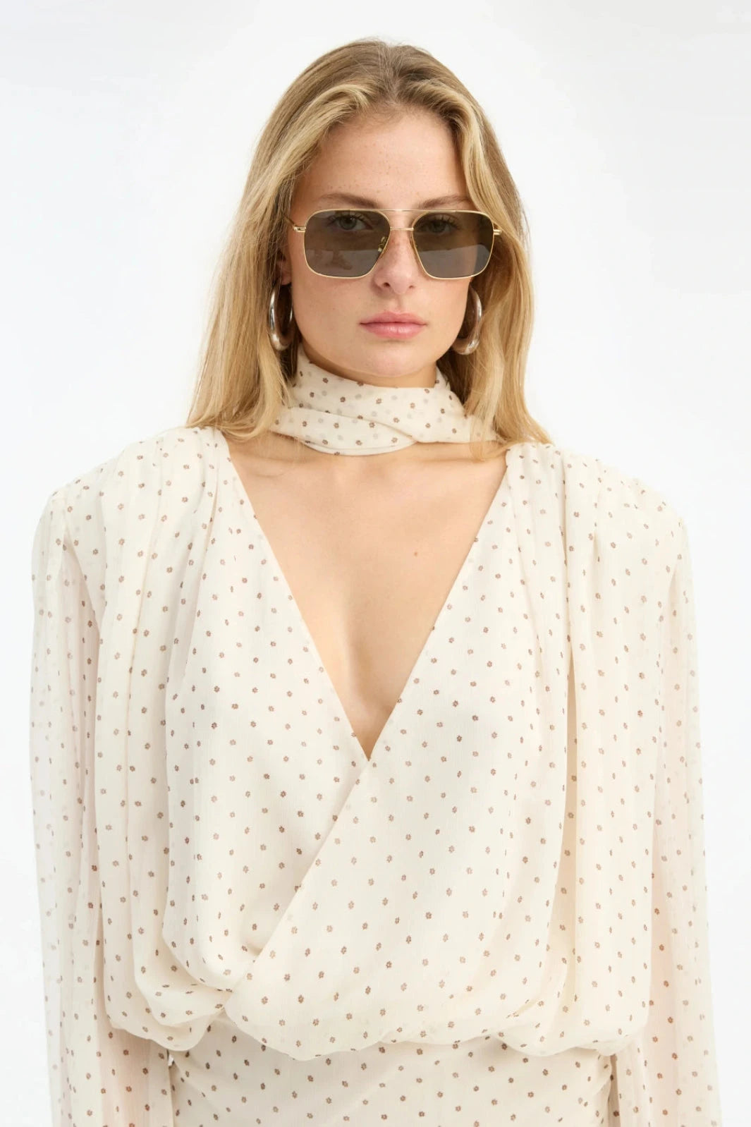 Rotate - 2. Metal Aviator Frame 1163523100 - 3100 Chimi X Gold/grey Solbriller 