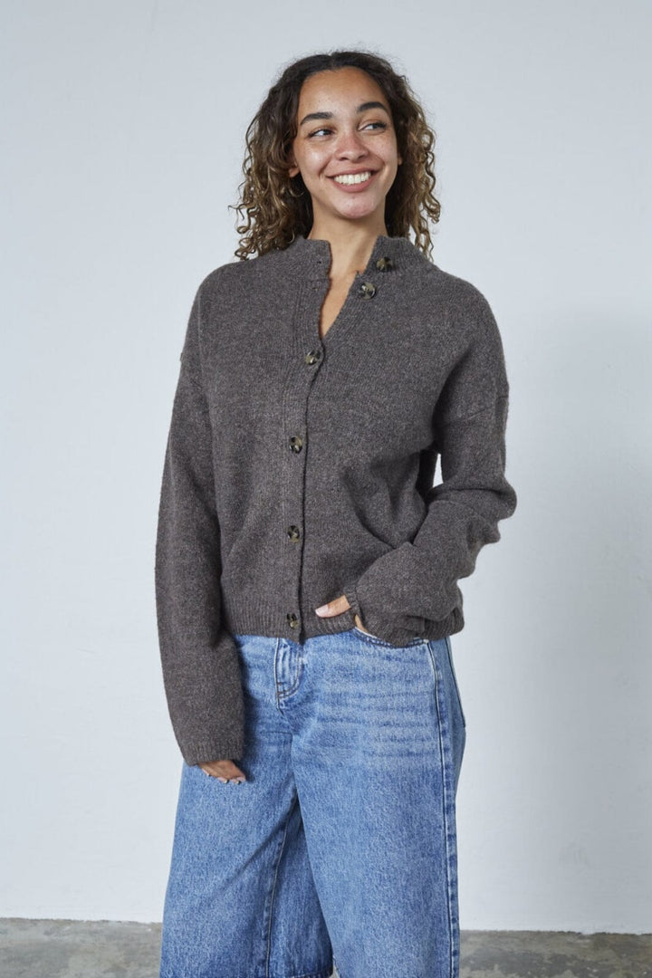 Sisters Point - Luca-Ca 19075 - 201 - Brown Mel.