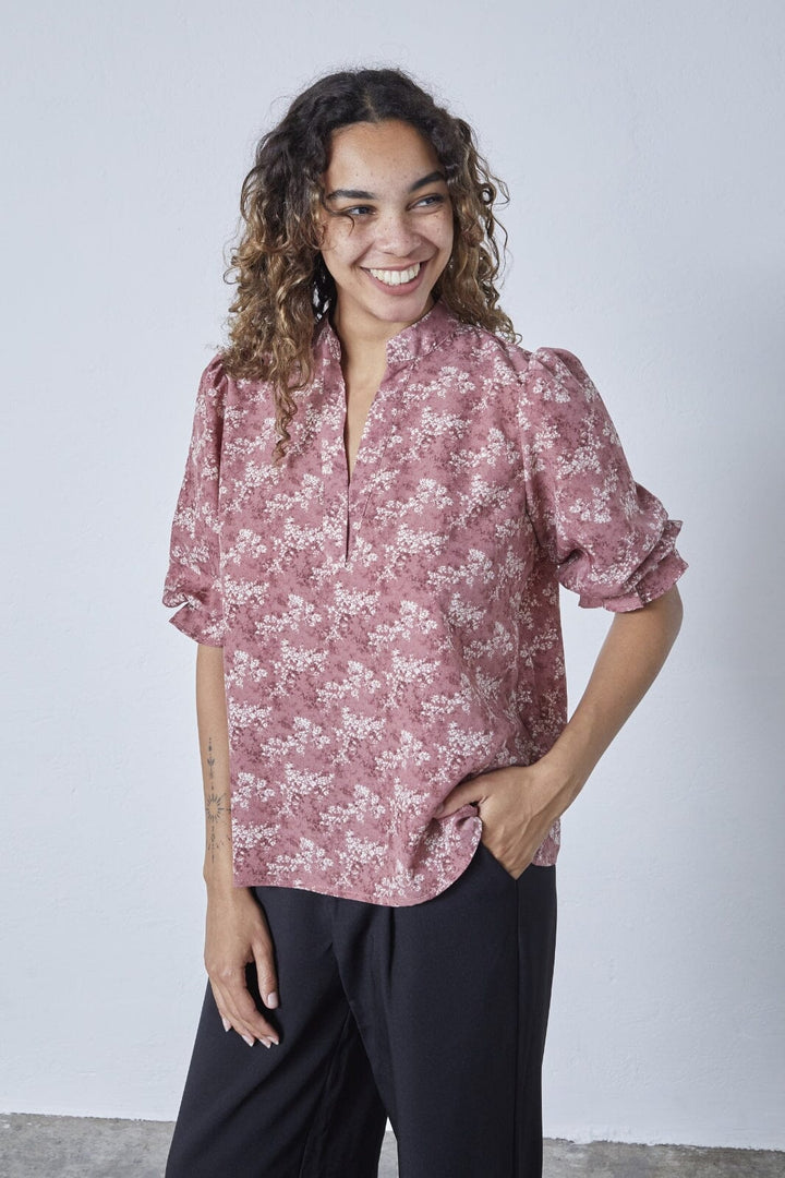 Sisters Point - Venny-Ss2 19184 - 813 - Rose Flower