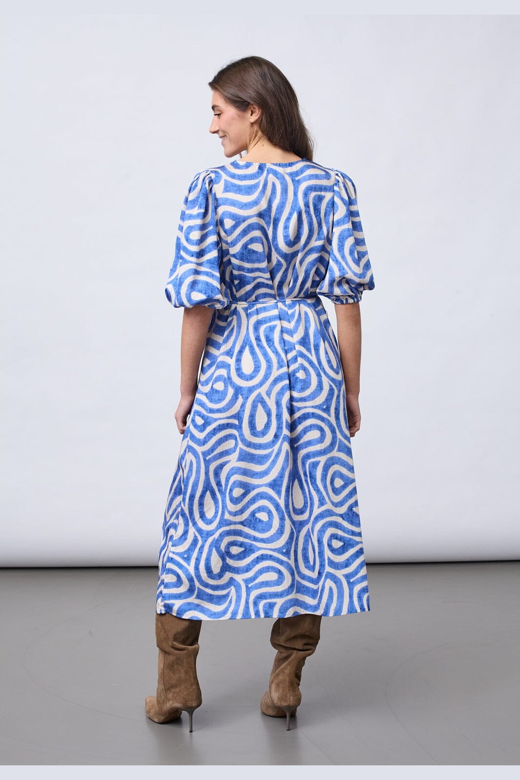 Sisters Point - Ventia-V.Dr4 18562 - 402 - Blue Ethnic