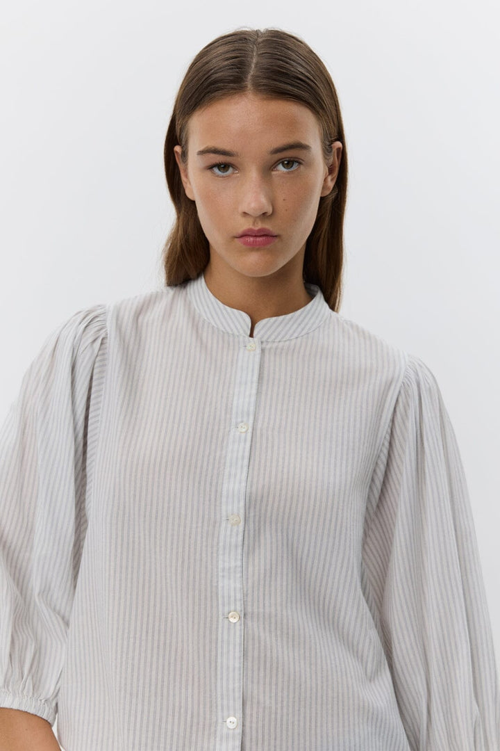 Sofie Schnoor - Viljasw Shirt S252195 - 0144 - Off White - Navy