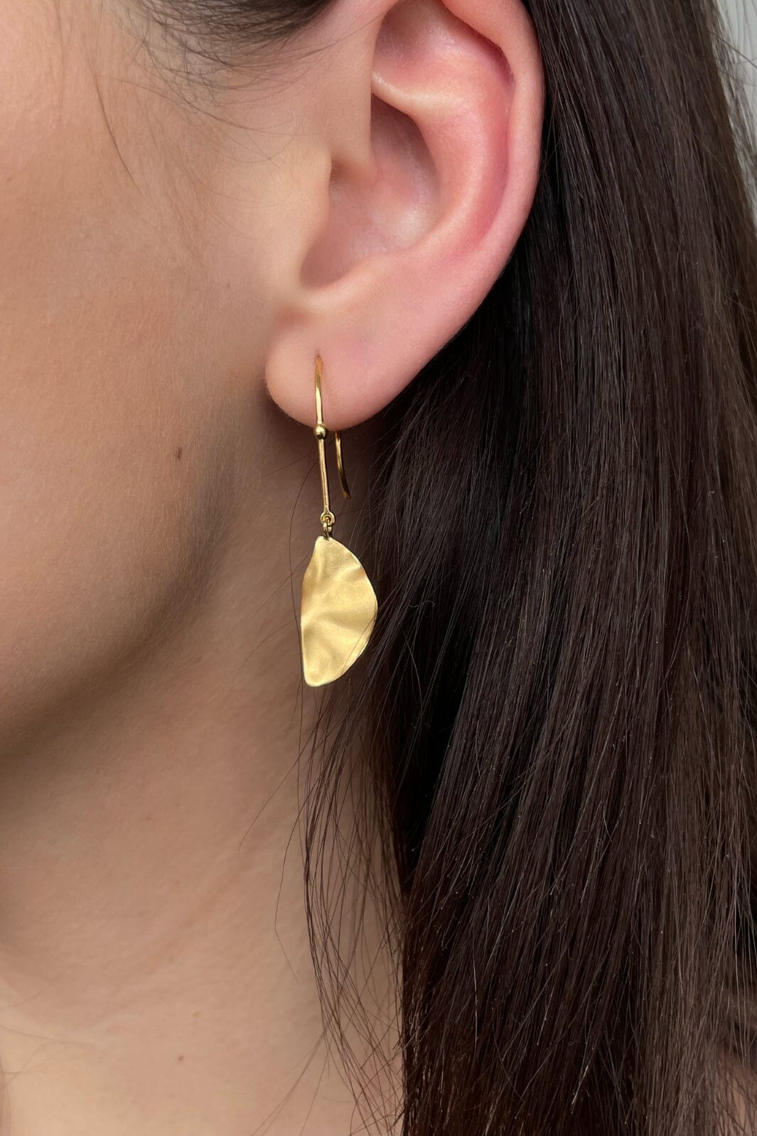 Stine A - Hook With Golden Refection Moon Earring Left - Single - 1341-02-L Øreringe 