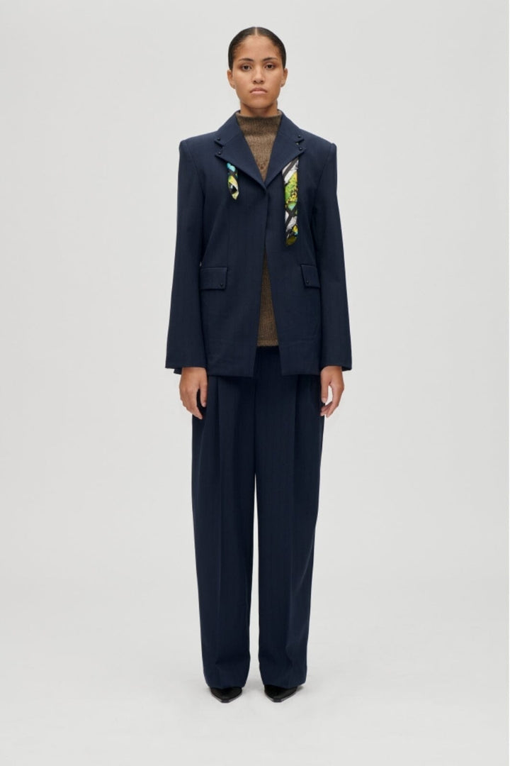 Stine Goya - 2435 Pinstripe Tailoring, Belted Tailored Pantssg-aw25-p113-2435 - Dark Blue