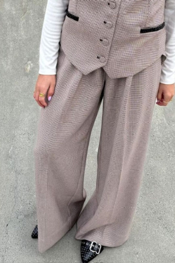 Stories From The Atelier By Copenhagen Shoes - As Magic Pants CC8097 - 902 - Sand Check