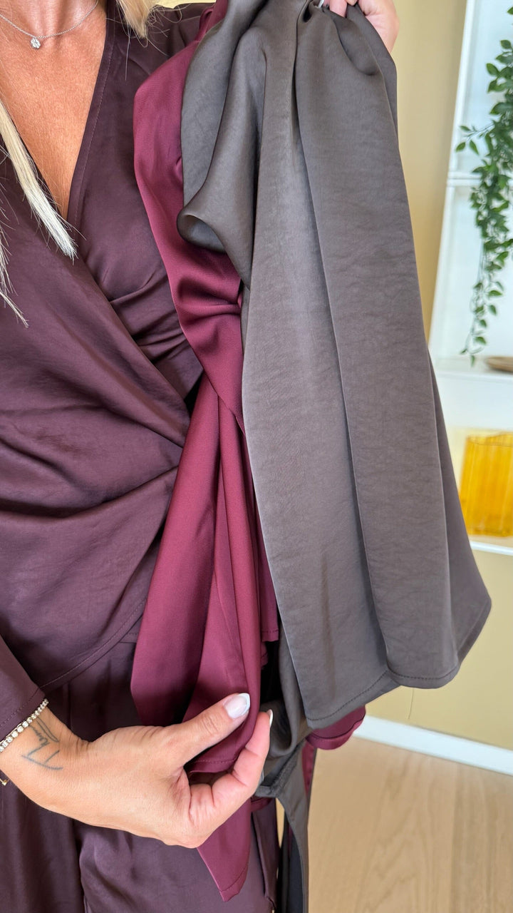 Valentin Studio - Josie Blouse Heavy Satin - Dark Brown Bluser 