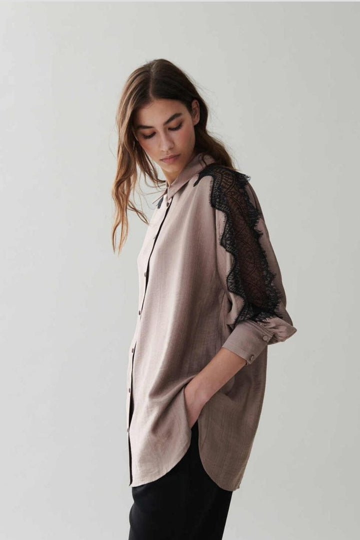 Vila - Viwilma L/S Lace Shirt #2 - 4512347 Fossil Black Lace Skjorter 