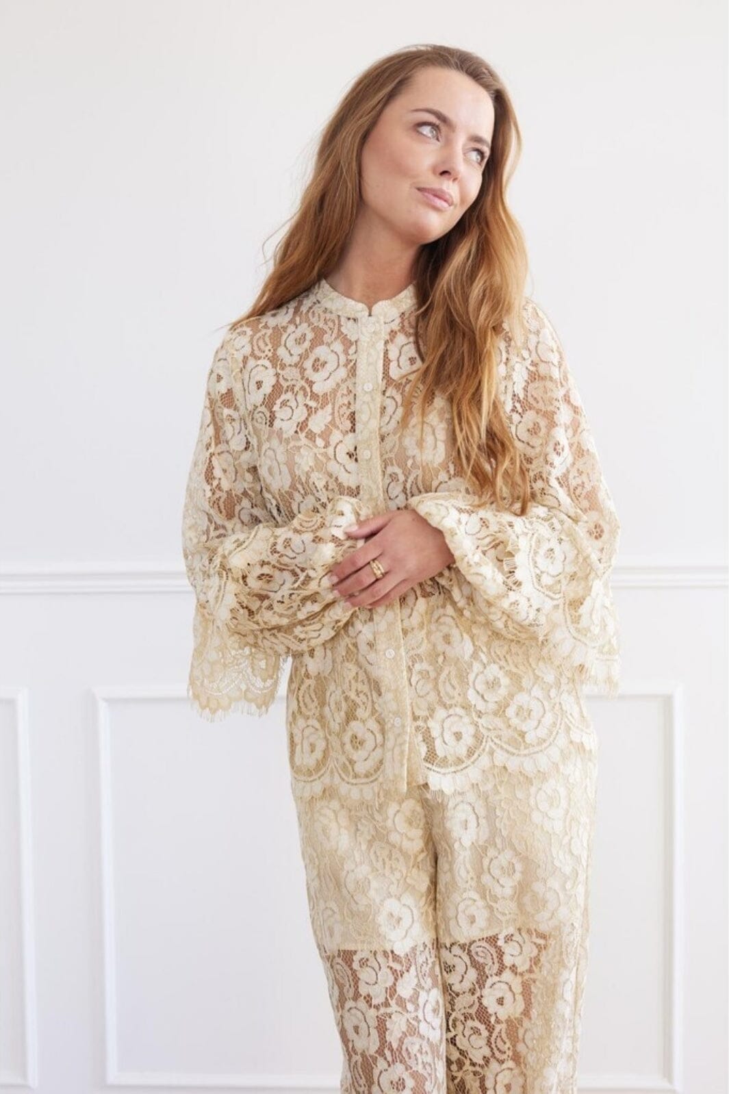 A-VIEW - Alaia Lace Shirt - 004 Sand Skjorter 