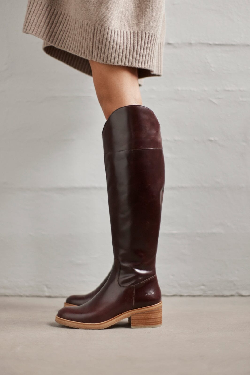 Angulus - High-leg boot with block heel and zipper - 1836 Dark Brown Støvler 