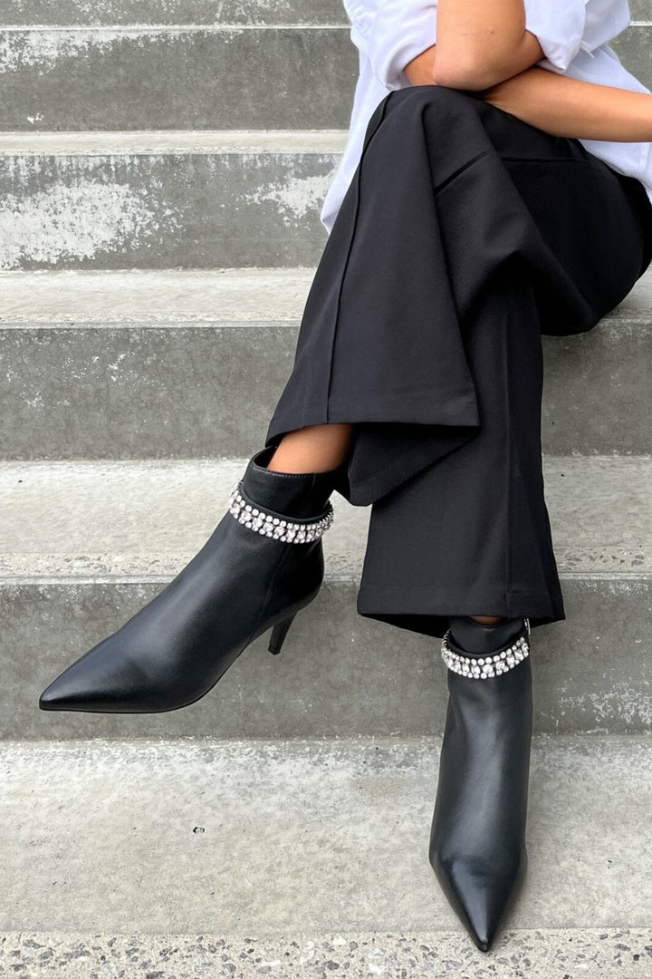 Copenhagen Shoes by Josefine Valentin - Girls And Diamonds - Black Støvletter 