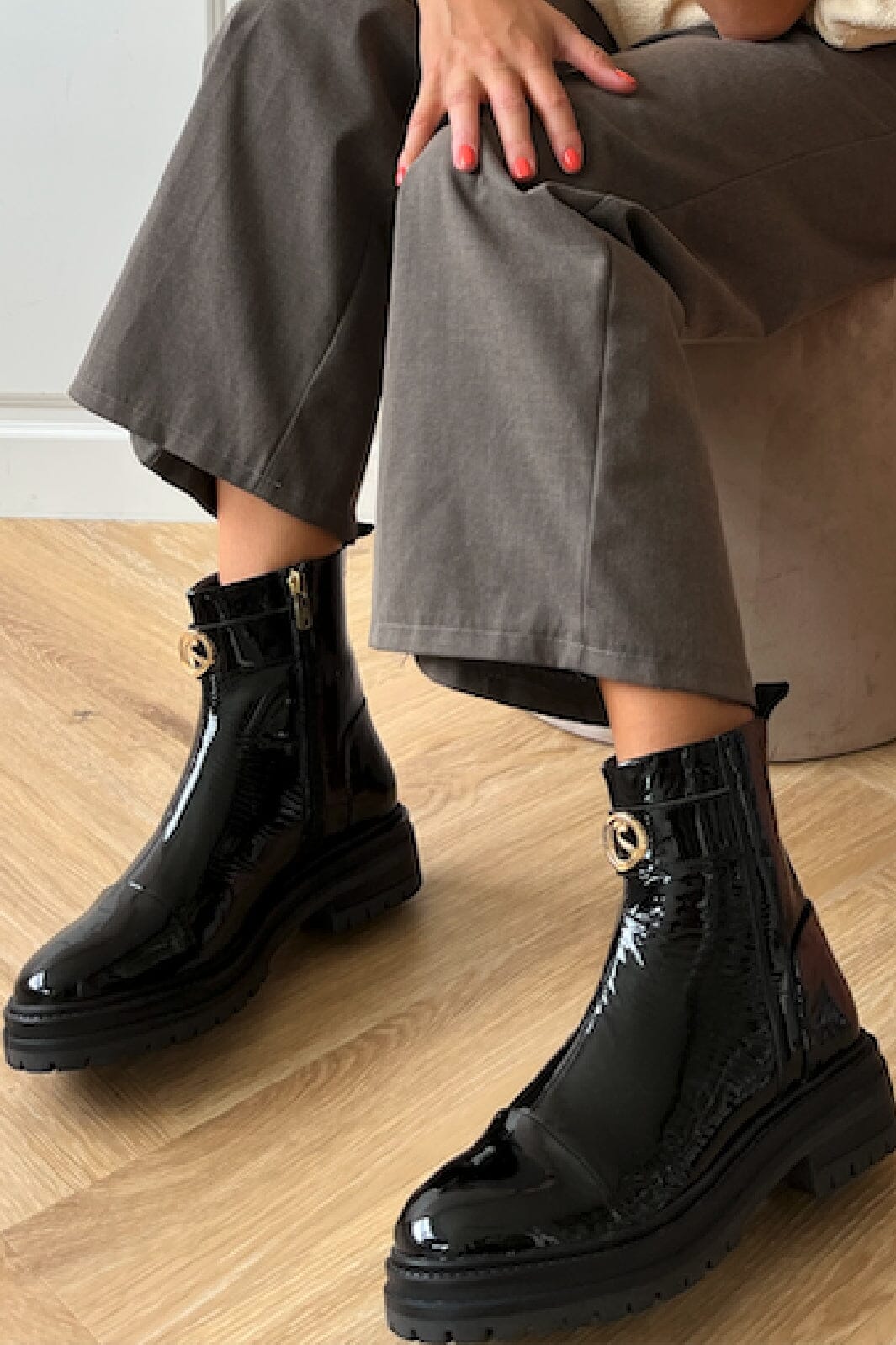 Copenhagen Shoes By Josefine Valentin - Lady Boss Patent - Black Patent Støvler 