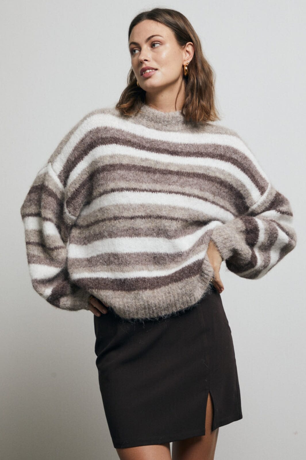 Forudbestilling - A-VIEW - Patrisia Knit Pullover - Brown/White Strikbluser 