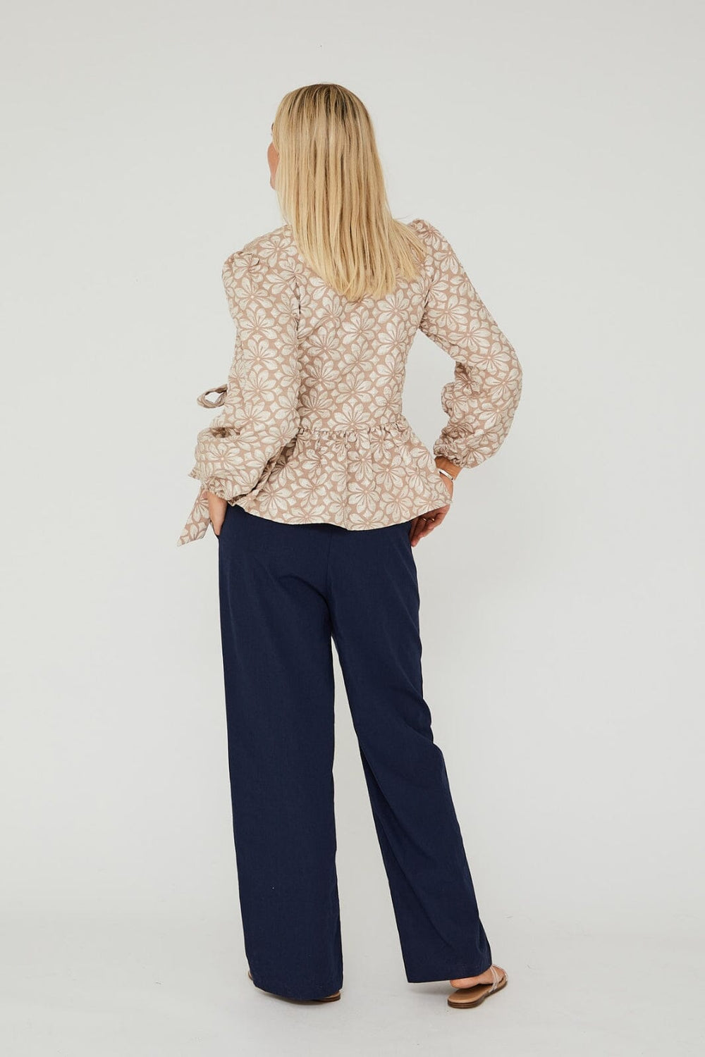 Forudbestilling - A-VIEW - Susanna Blouse - 004 Sand Bluser 