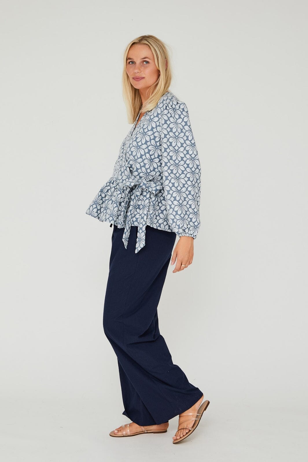 Forudbestilling - A-VIEW - Susanna Blouse - 197 Dusty Blue Bluser 