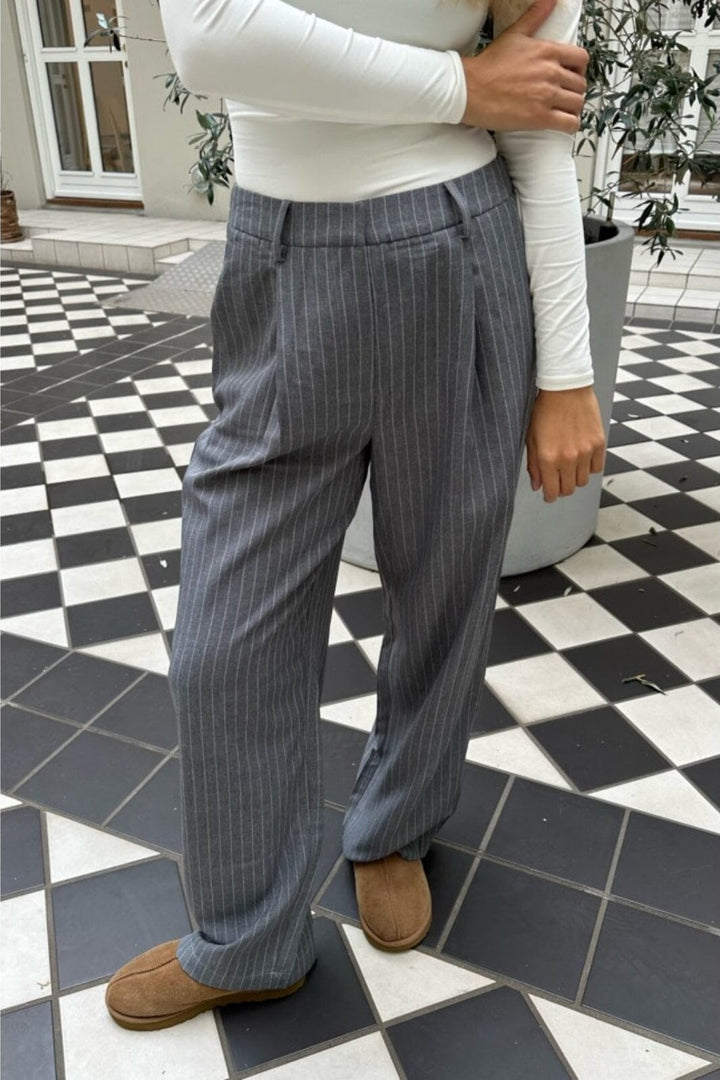 Forudbestilling - BYIC - Celina Pants - Grey Pinstripe Bukser 