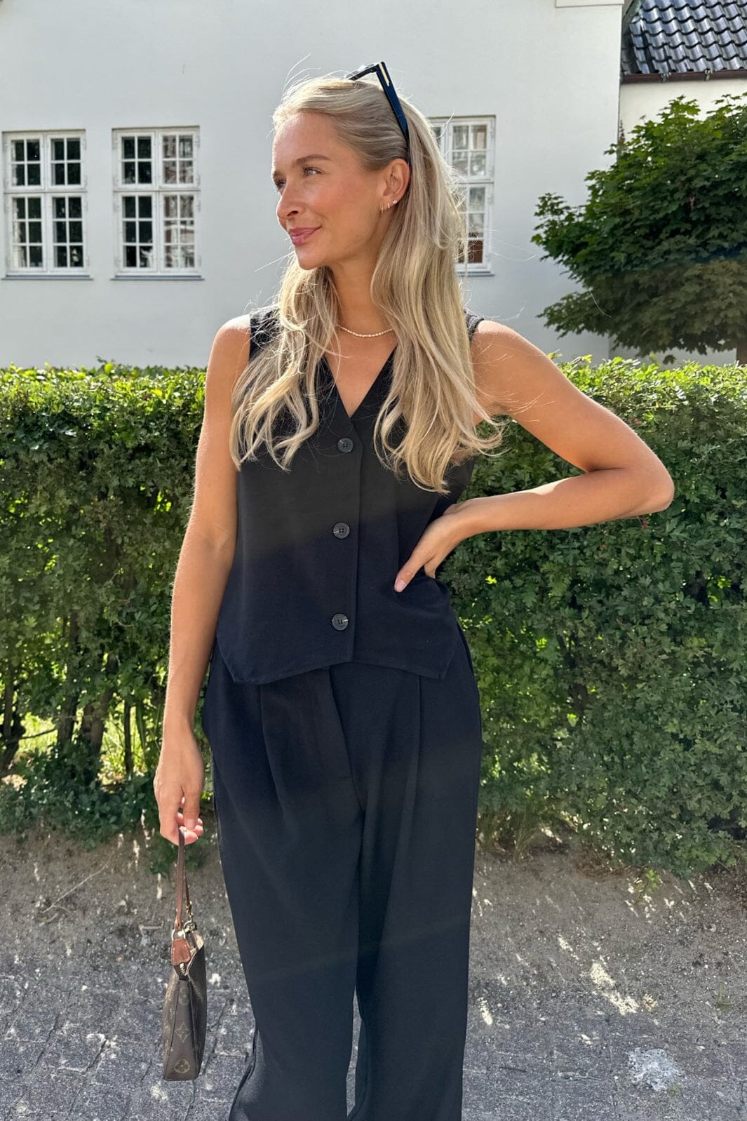 Byic BYIC - Celina Vest - Black | V-hals | Ærmeløs