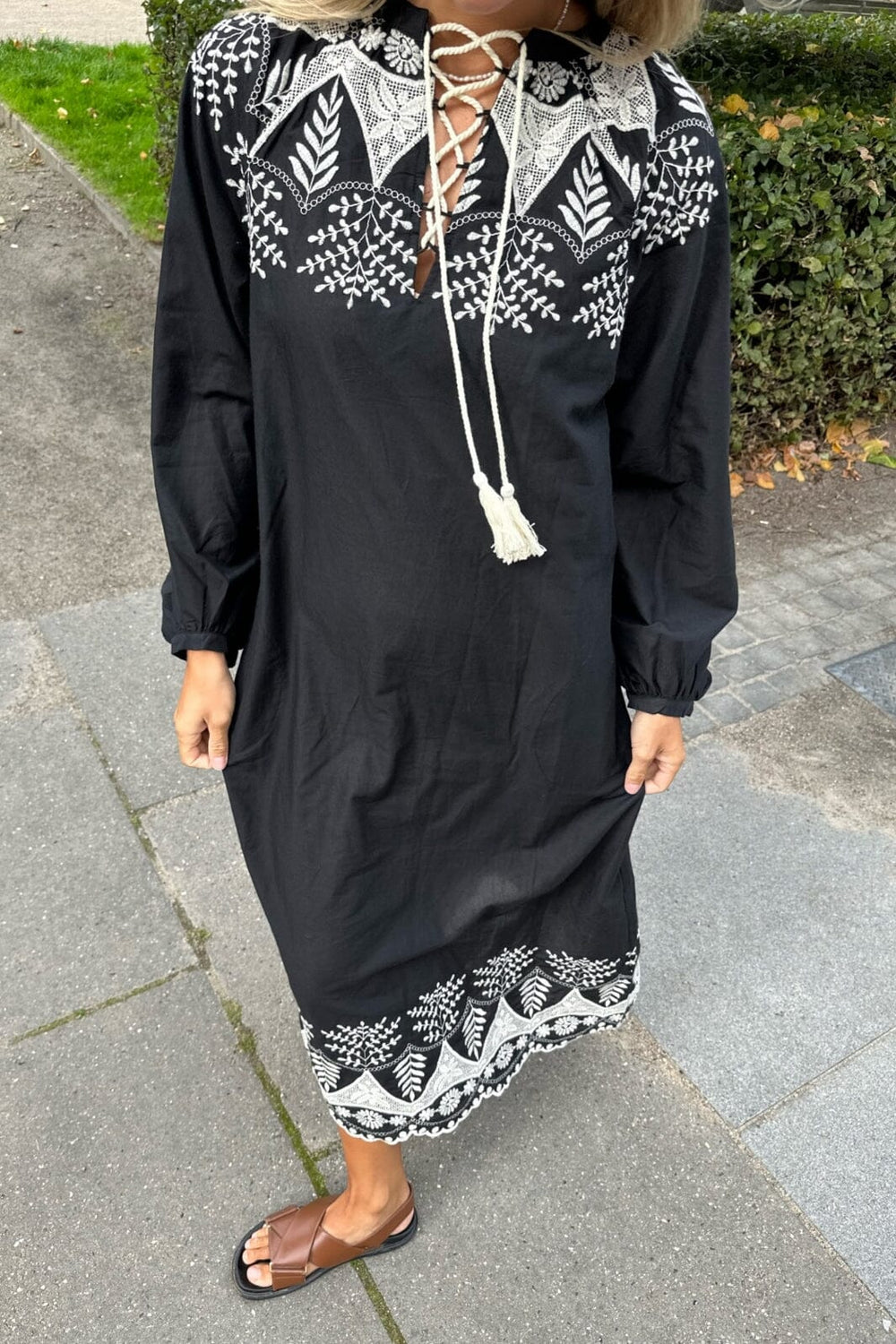Forudbestilling - BYIC - Hollie Dress Black Embroidery Kjoler 