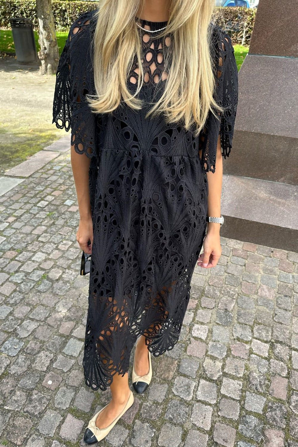 Forudbestilling - BYIC - Melia Midi Lace Dress Black Kjoler 
