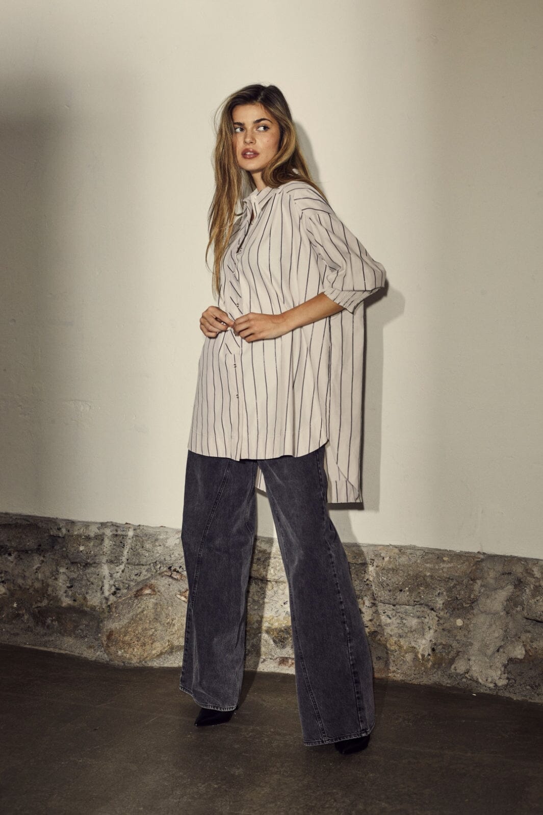 Forudbestilling - Co´couture - Ivanacc Oversize Shirt 35378 - 78 Marciblack Skjorter 