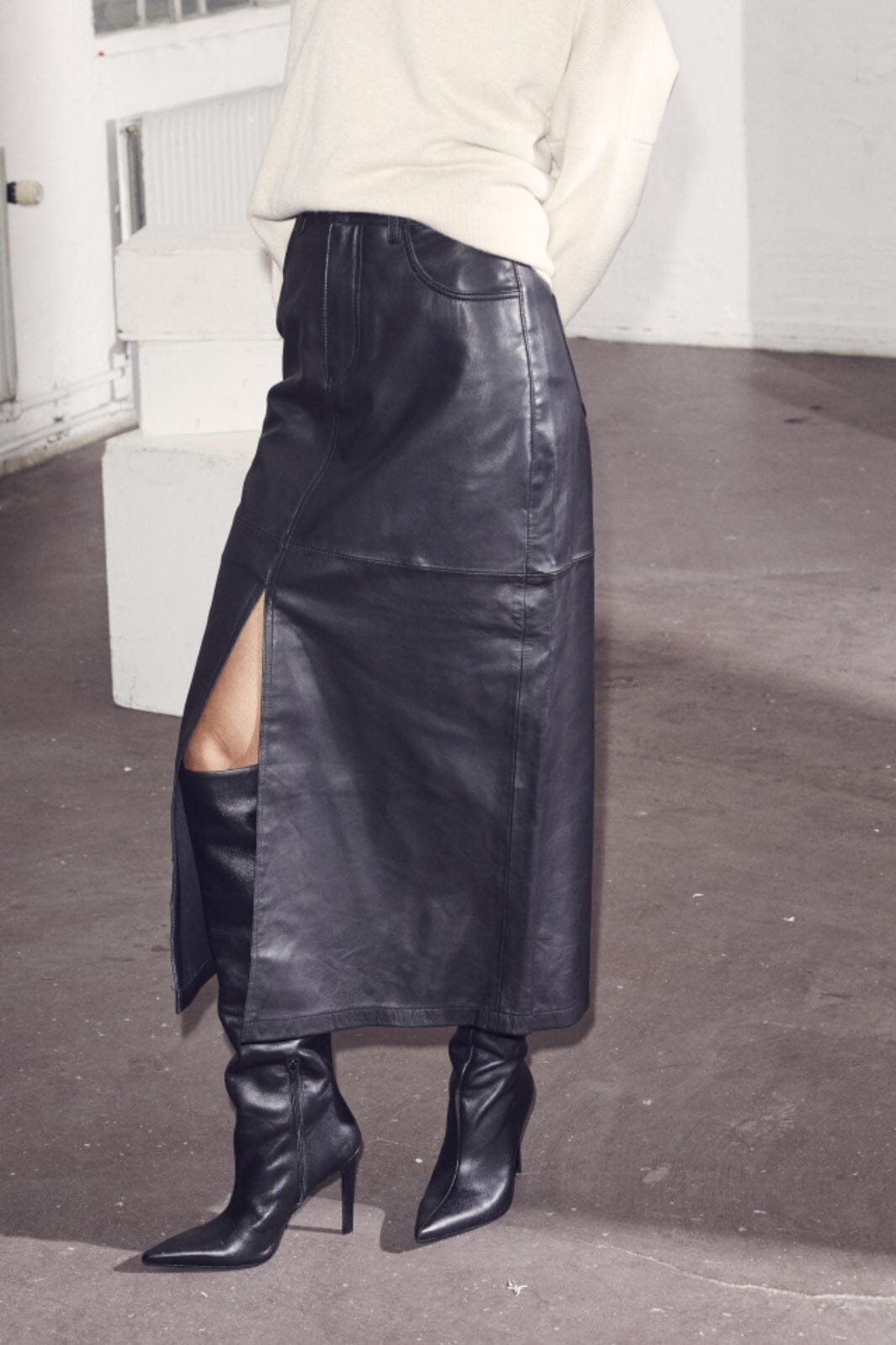 Forudbestilling - Co´couture - Phoebecc Leather Slit Skirt - 96 Black Nederdele 