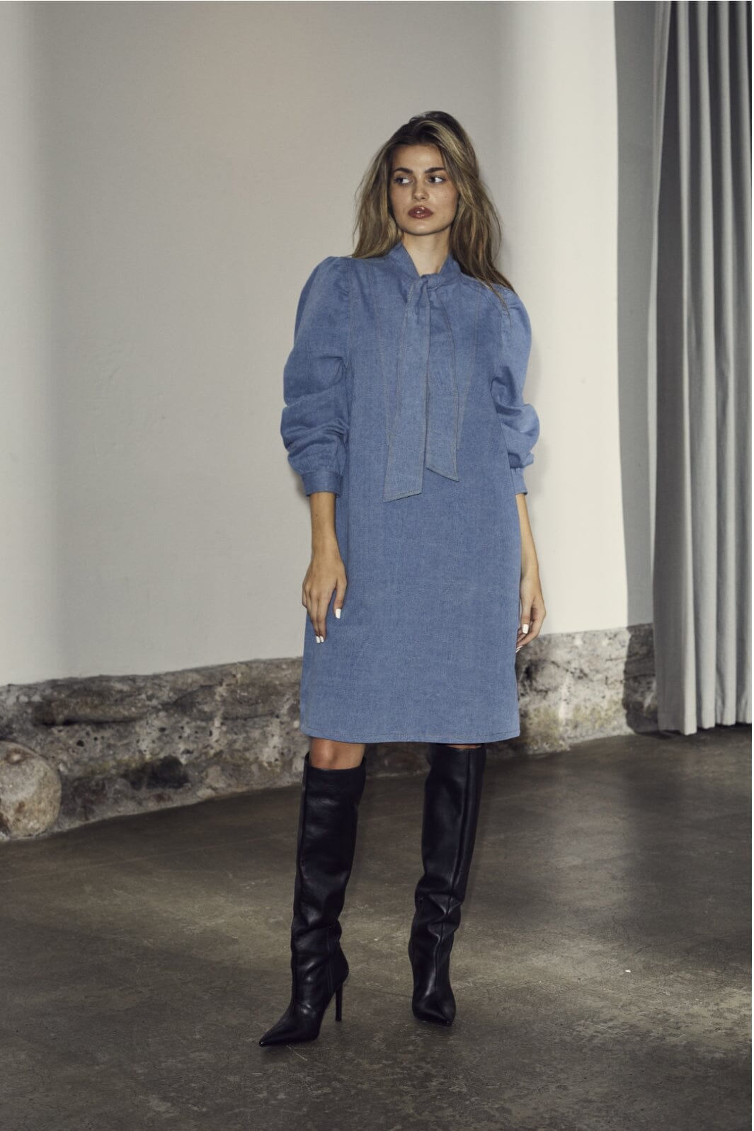 Forudbestilling - Co´couture - Tituscc Denim Bow Dress 36275 - 552 Denim Blue Kjoler 