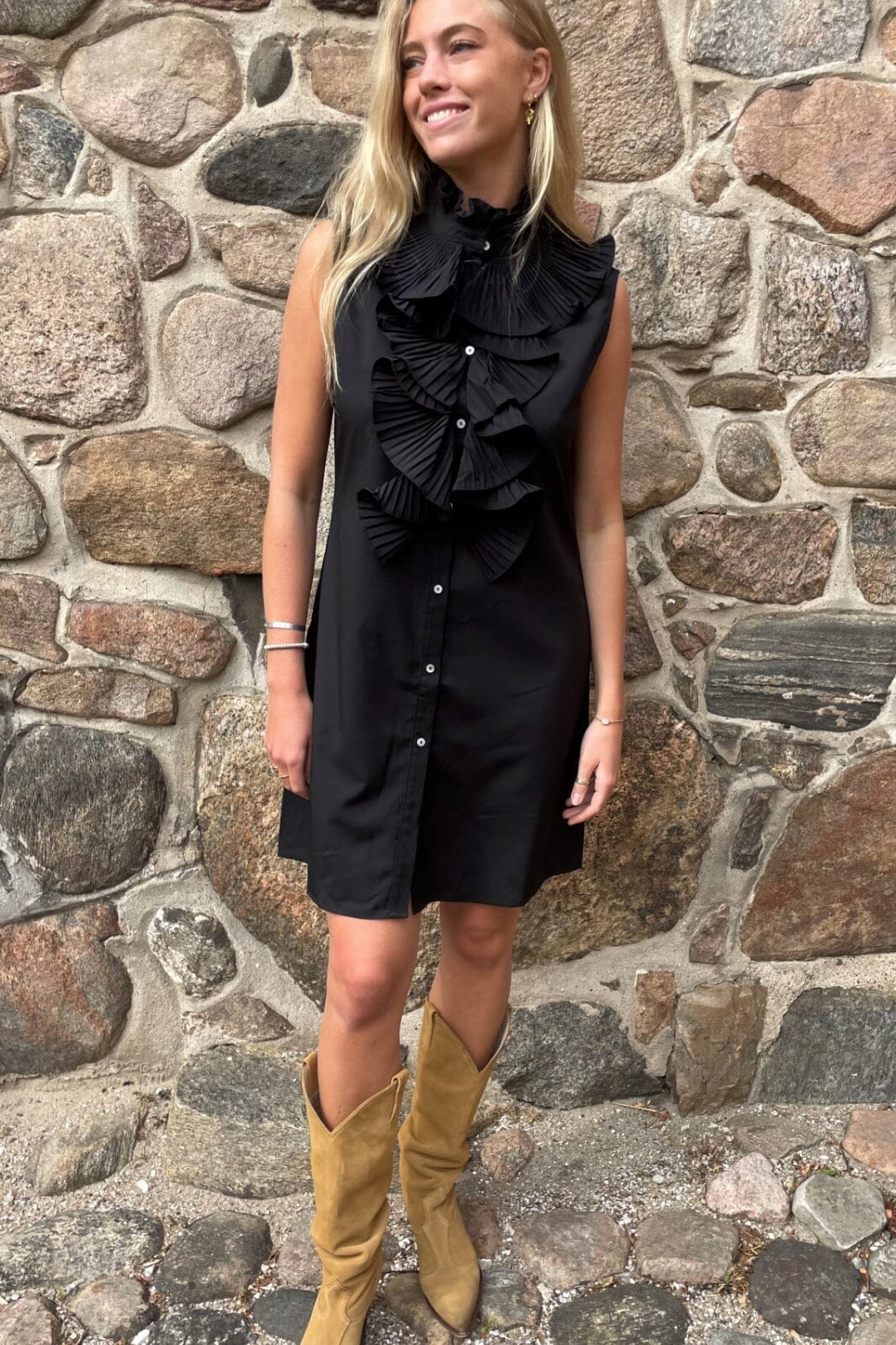 Forudbestilling - Continue - Pernille Plisse Dress - 01 Black Kjoler 