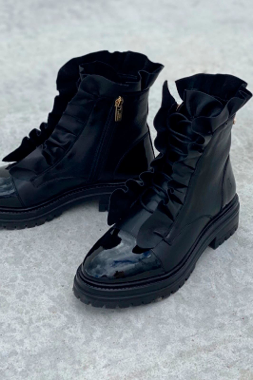 Forudbestilling - Copenhagen shoes by Josefine Valentin - Pretty - Black Patent (Midt Oktober) Støvler 