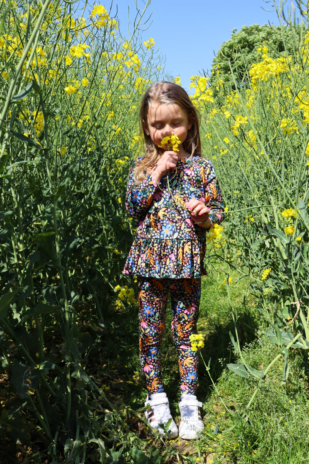 Forudbestilling - Liberte Ami - Alma-Ls-Frill-Tshirt (Kids) - Flower Forrest (August) Bluser 