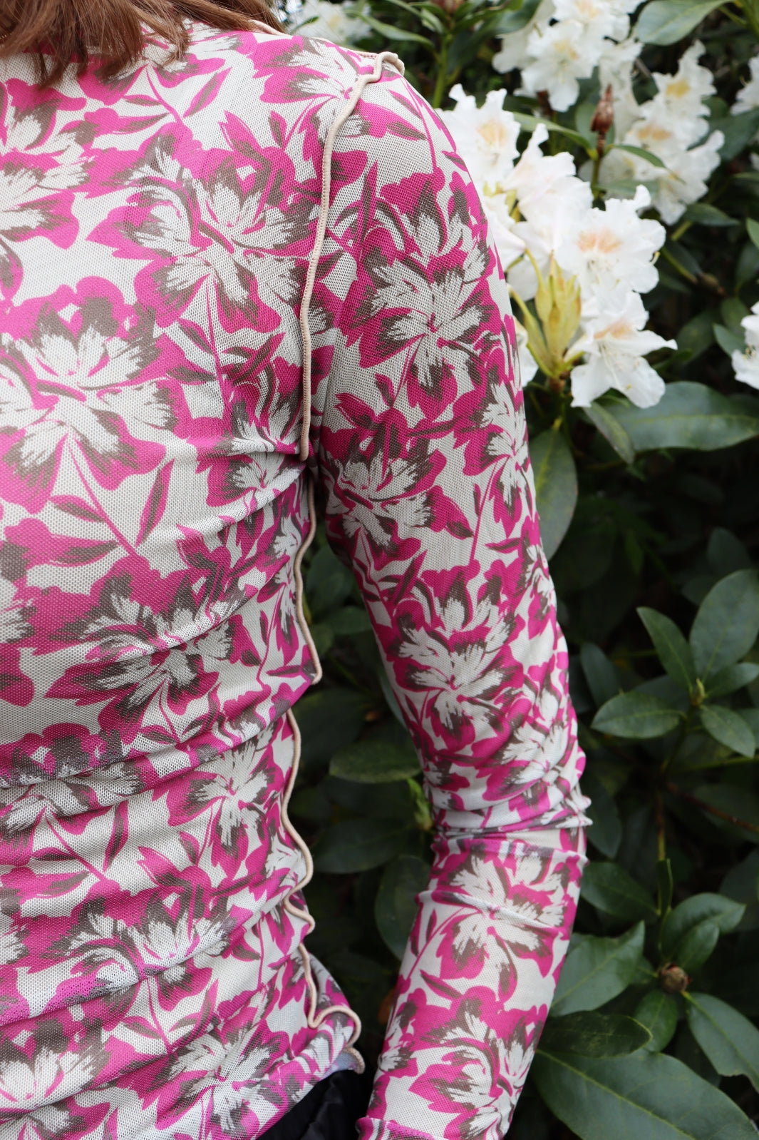 Forudbestilling - Liberte - Mesh Top - Brushy Flowers (August/September) Bluser 