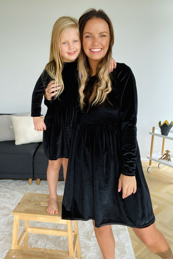 Forudbestilling - LIBERTÉ - Nalma LS Babydoll Dress (KIDS) - Black (Midt November) Dresses 