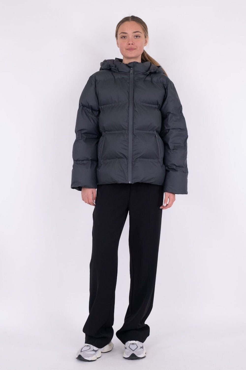 Forudbestilling - Neo Noir - Fox C Puffer Jacket - Antracit Jakker 