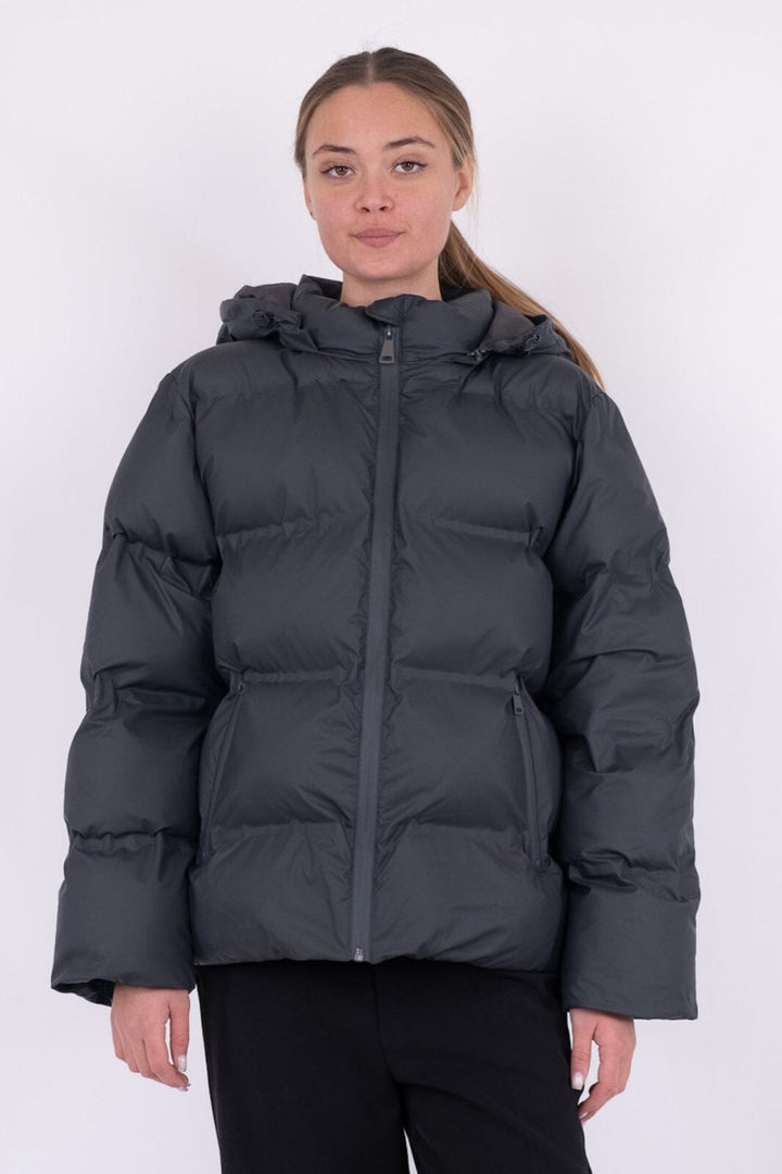 Forudbestilling - Neo Noir - Fox C Puffer Jacket - Antracit Jakker 