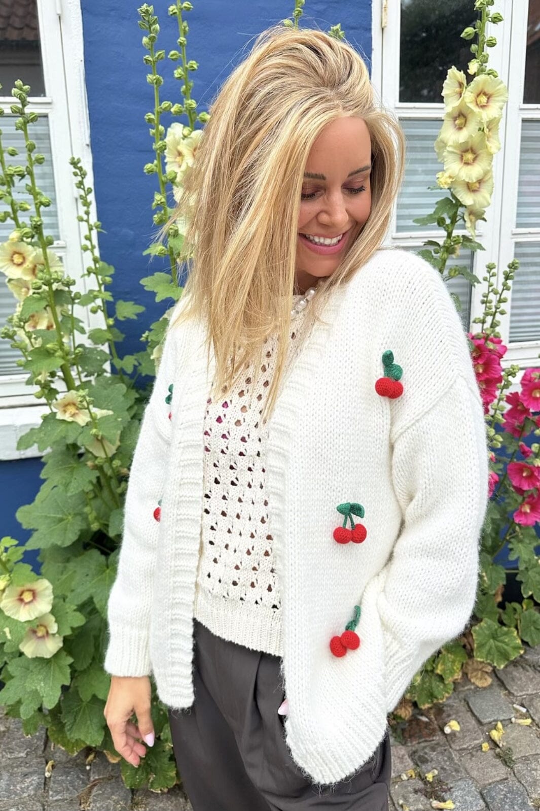 Forudbestilling - Valentin Studio - Cherry Cardigan - Cream Cardigans 