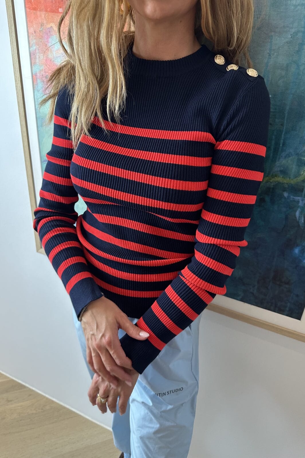 Forudbestilling - Valentin Studio - Gold Button Knit Blouse - Navy/Red Stripe (Juni) Bluser 