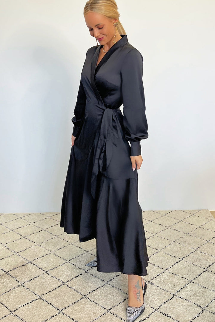 Forudbestilling - Valentin Studio - Joy Wrap Dress - Black (November) Kjoler 