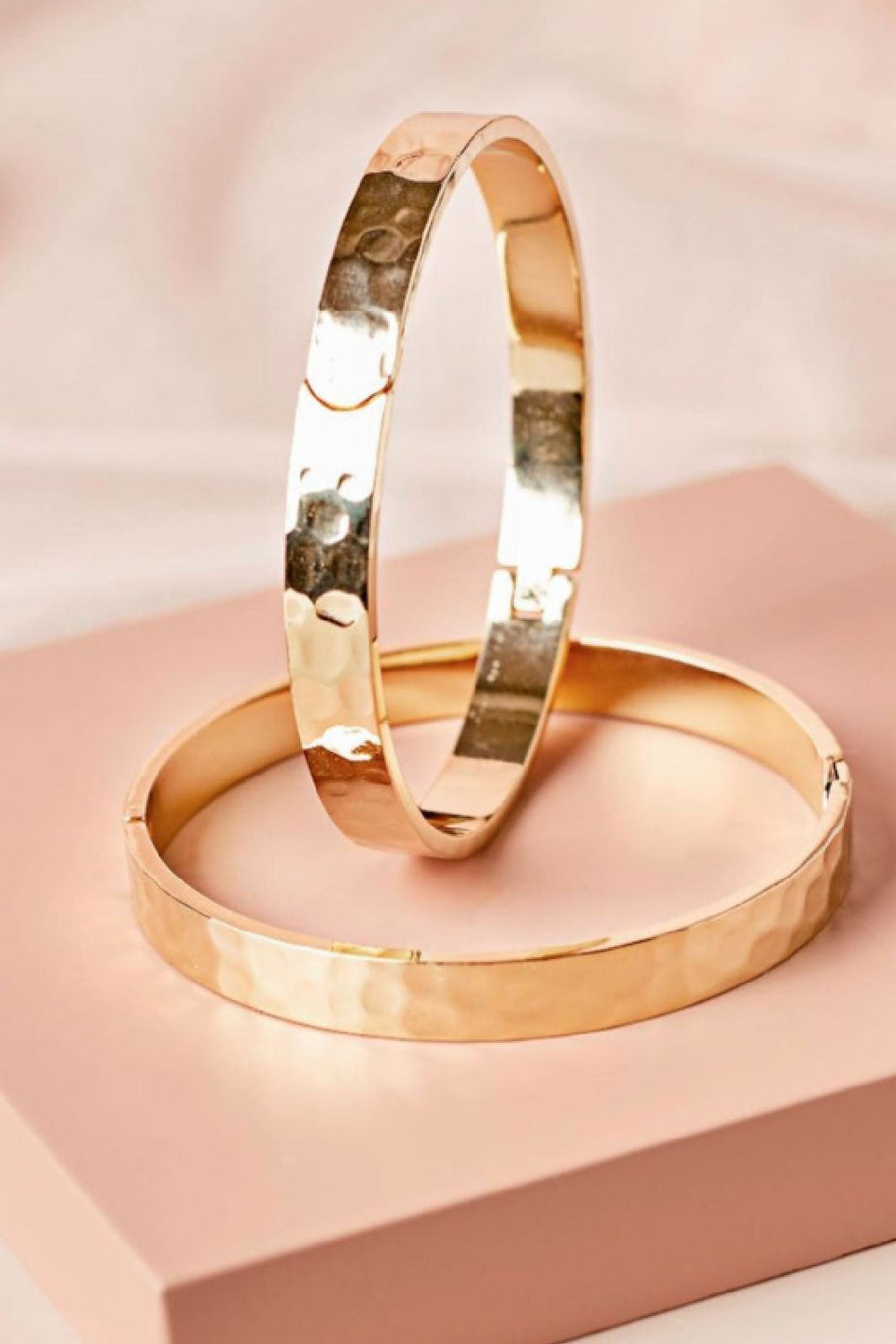 FRIIHOF+SIIG - Gold Hammered Bracelet Armbånd 