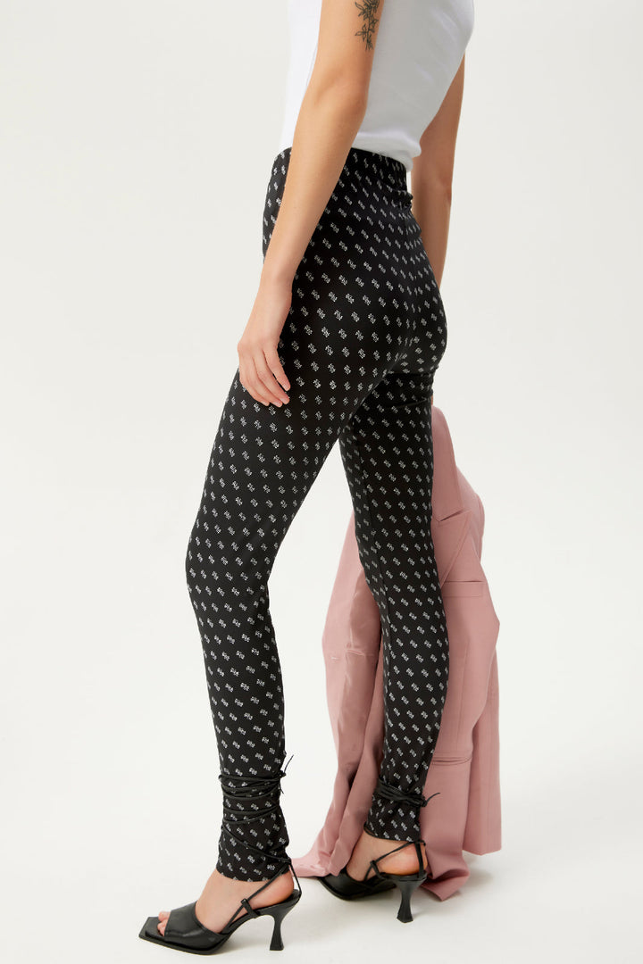 Gestuz - PiloGS Leggings - 102841 Black/White Logo Leggings 