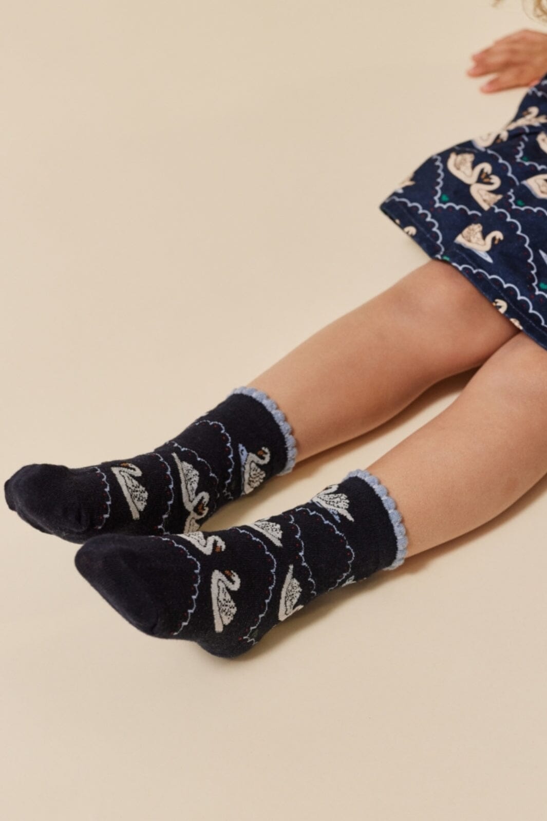 Konges Sløjd - 2 Pack Jacquard Swan Socks - Navy/Off White Strømper 