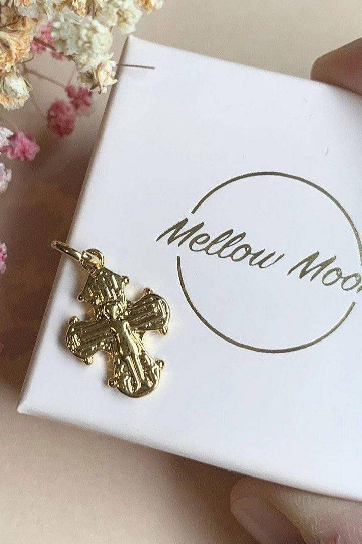 mellow-moon-guld-vedhaeng-dagmar-kors-lille-preorder