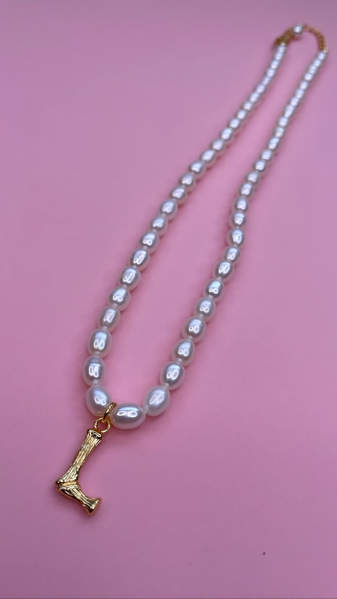 Mellow Moon - Lilli Letter Necklace - Pearl Halskæder 
