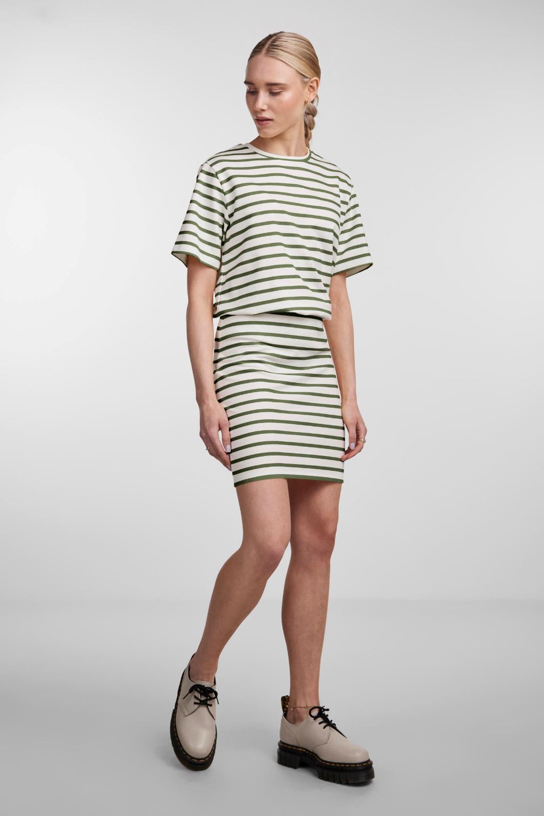 Pieces - Pcbibbi Short Skirt Pb - 4362263 Cloud Dancer Deep Lichen Green Nederdele 